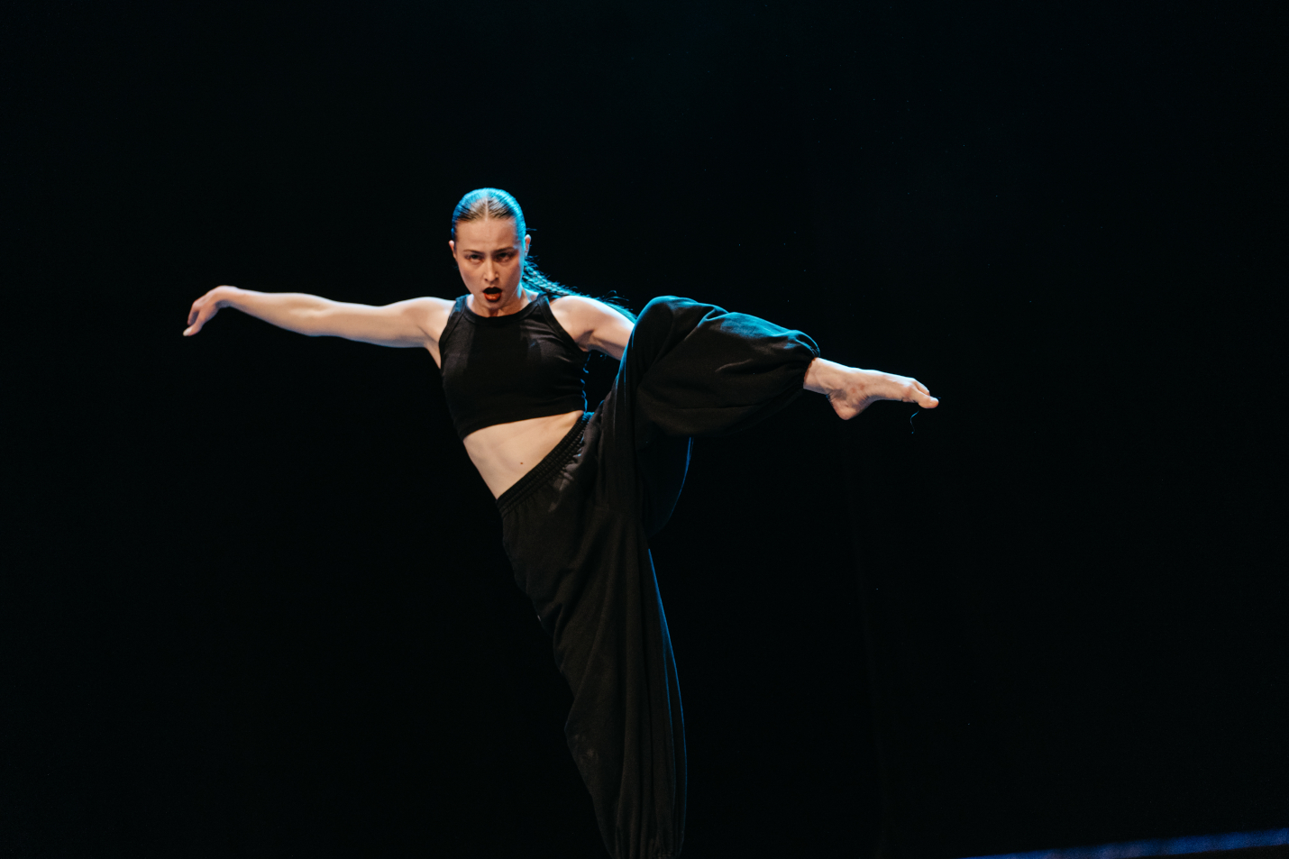 Исаева Софья - инструктор Contemporary студии современного танца «Dance Arena».
